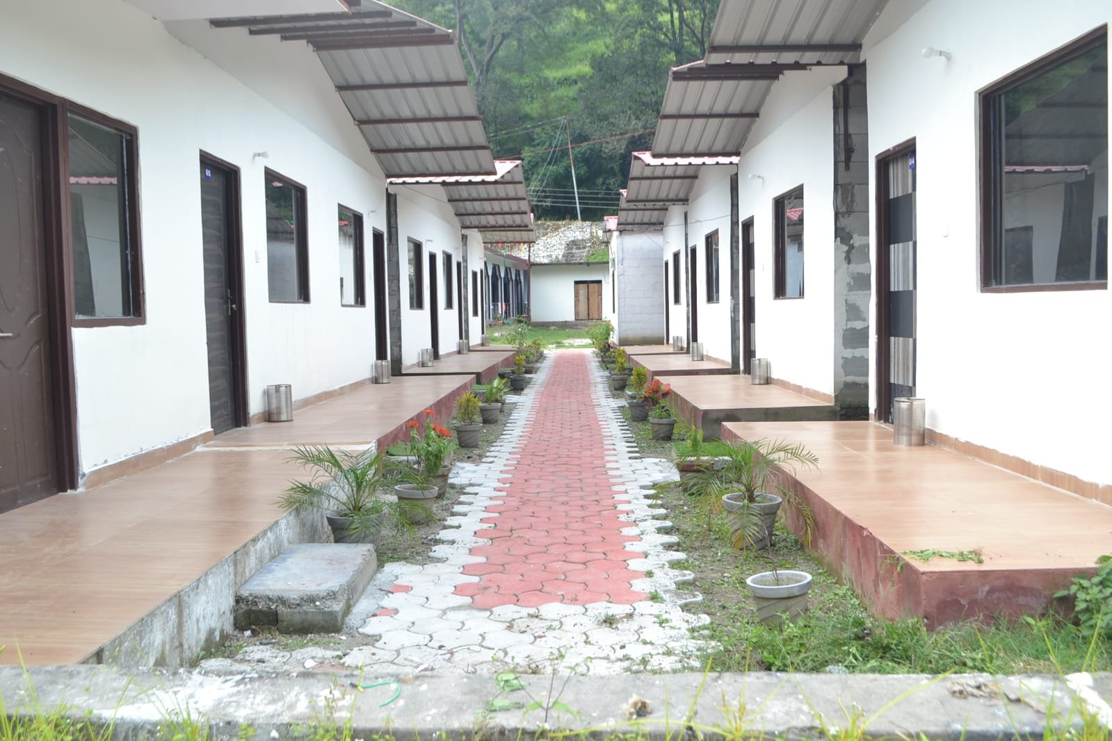 Gangotri Paradise Resorts